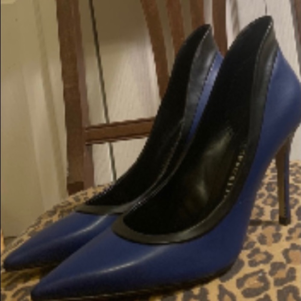 Women’s pumps only worn once too small